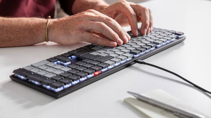 Cherry KW 550 MX LP keyboard with someone typing